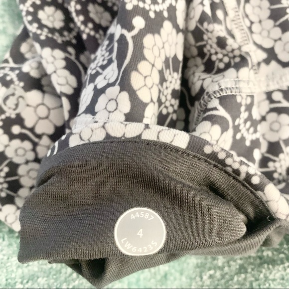 SOLD Lululemon Wunder Under Crop Leggings in Twiggy Floral Nimbus Size 4 - Picture 8 of 8